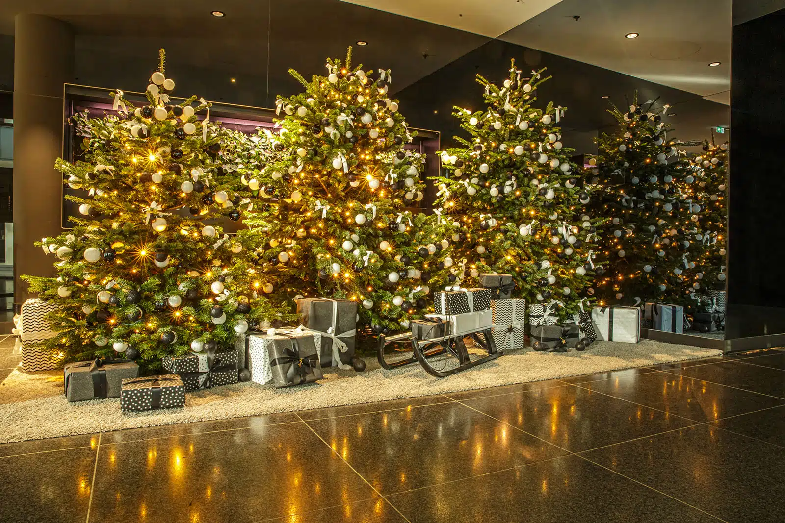 Christbaum-Service_Galerie_Scharz-Weiss-Gold-002